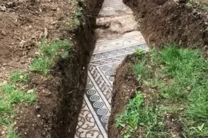 Откриха идеално запазена римска мозайка под лозе до Верона