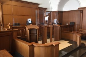 Съдилищата временно да спрат да разглеждат дела в открити заседания