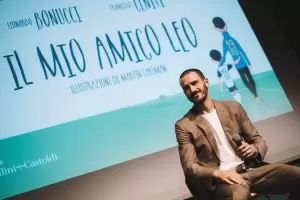 Защитник на "Юве" написа книга - хит сред учениците