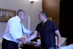 Левски отново стана обект на политически заигравки Този път в