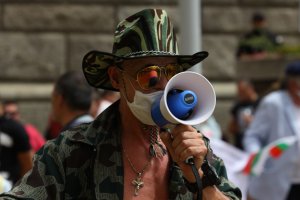 Протестът на партия Възраждане продължава и днес Стотици недоволни от