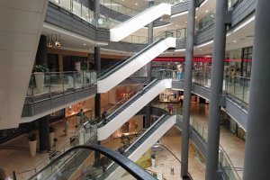 Търговците на дребно в моловете са поредният сектор който отправя