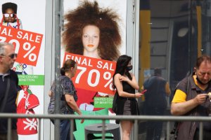 Втори пореден месец НСИ отчита дефлация За април потребителските стоки