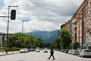 Велоалеята по тротоара на бул Витоша покрай парка на НДК