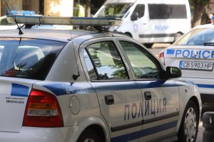 Девет бежанци са заловени в хладилното ремарке на товарен автомобил на