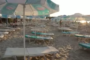 Чадърите на плажа това лято ще са по-скъпи отпреди пандемията