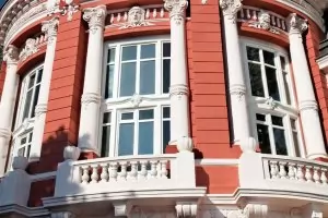 Опера на балкона: солисти от Варна пеят навън за 9 май