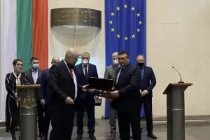 Гешев раздаде грамоти на изпълнителната власт и службите