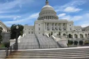 Депутатите в САЩ гласуваха 3 трилиона долара за икономиката