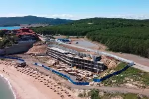 Новото лице на Алепу вилидж смята да продължи бетонирането