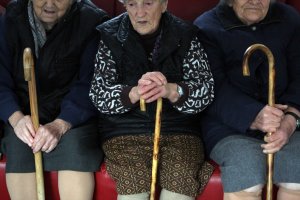 Старческите домове и домовете за деца остават затворени за прием