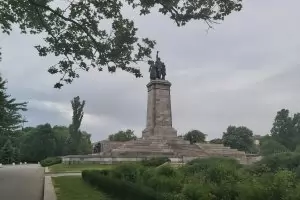 Областната управа задвижи местенето на Паметника на Съветската армия