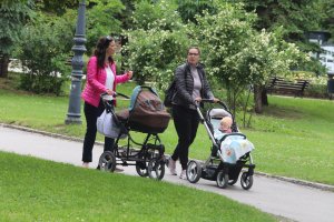 От догодина бедните семейства ще получават и детски добавки и