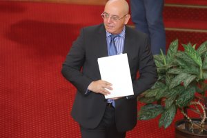 По искане на левицата екоминистърът Емил Димитров Ревизоро ще бъде