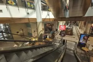 И моловете зоват да бъдат отворени час по-скоро