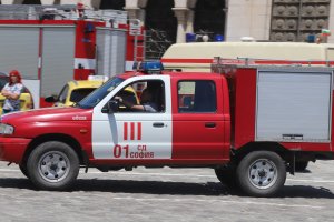 Голям пожар избухна в емблематична сграда в центъра на София