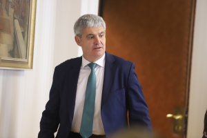 КТ Подкрепа и КНСБ внесоха 101 000 подписи в социалното