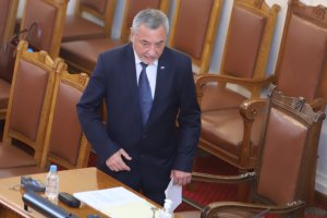 В отговор на разразилия се скандал край морското имение на