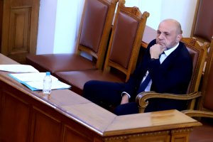 Части от записите ми звучат автентични части от тях –