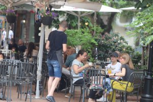 Ресторантьори отново поставят въпроса за облагането на бакшишите и трябва ли