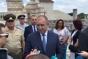 Радев обвини прокуратурата в страх и зависимости