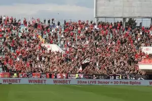 Тълпите по трибуните бяха забелязани. И толкоз!