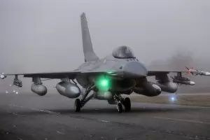 САЩ ще преместят в Полша не само войници, но и 30 изтребителя F-16