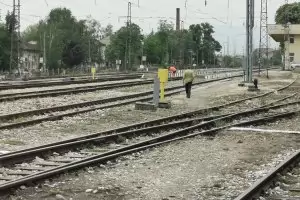 Част от електромрежата се стовари върху влака Бургас - София 