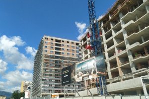 Безумното изискване всяка сграда в България да се сдобие с