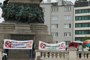 3 нови антени върху хотел стресираха жители на Поморие