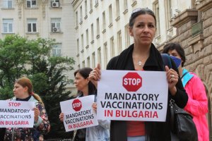 Предстоящото ваксиниране разделя общественото мнение но с известен превес на