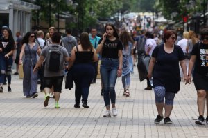 Минималната работна заплата ще остане 710 лева до 2025 г става