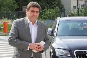 Бизнесменът Валентин Златев е излязъл окончателно от ръководството на ЛУКойл