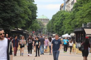 С около 35 000 души е намаляло населението на България