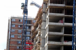 Заради драстичното поскъпване на строителните материали започва замразяване на имотните сделки  на