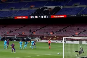 Меси вкара гол №699 в кариерата си