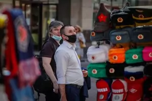 Испания оставя маските задължителни до пълната победа над COVID-19