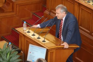 Втора поредна седмица продължават скандалите в парламента заради депутати които