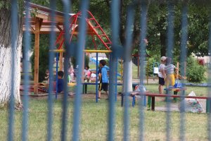 Над 9 000 деца продължават да чакат за място в