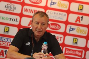 Треньорът нна ЦСКА София Стамен Белчев изрази умерен оптимизъм че тимът