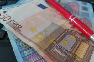 България има значителни проблеми с корупцията и прането на пари