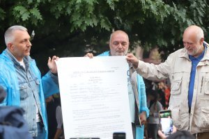 Всяка вечер хиляди тийнейджъри родени и израснали в посттоталитарните години