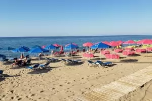 Кабинетът увещава банките да развържат кесиите за туризма