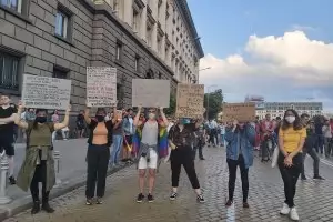 Хиляди протестират в София 11-и ден подред