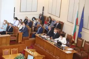 Управляващите преодоляха вота на недоверие