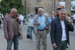 Синдикати и големите браншови организации са получили покани да участват