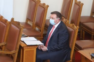 В парламента се проведе странно подобие на дебат заради питане