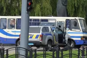 Терорист взе 20 заложници в автобус в Украйна