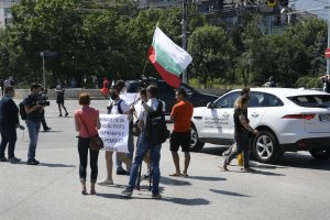 Общонационалният протест обявен за днес започна още в 12 ч с