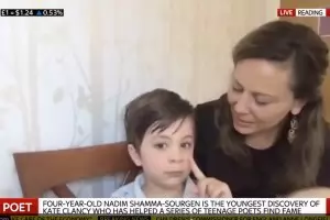 Четиригодишно момче подписа договор за книга с поезия